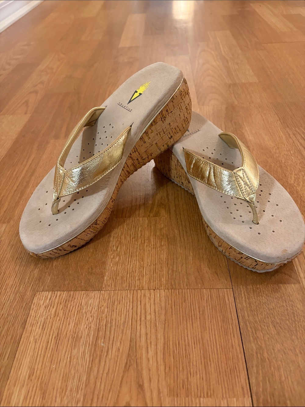 Volatile Neville Gold Metallic Thong Wedge Cork Sandals Size 10